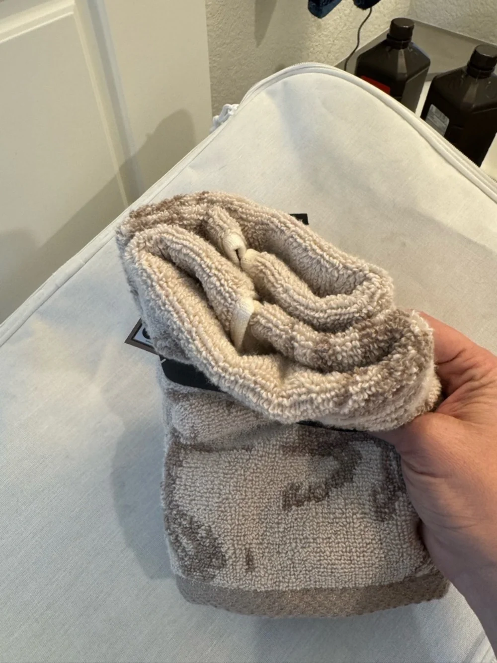 Wrangler Beige and Taupe Patterned washcloth Towel Set - NWT - Picture 2 of 3